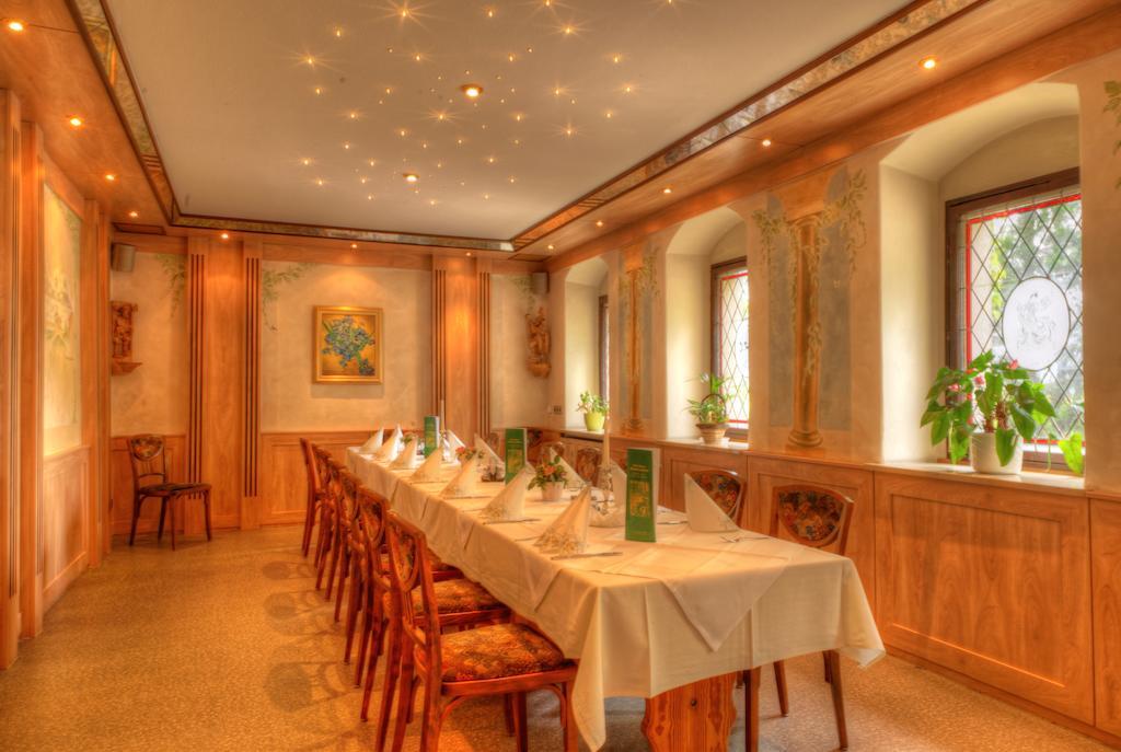 Raeuberschaenke Hotel Oederan Kültér fotó