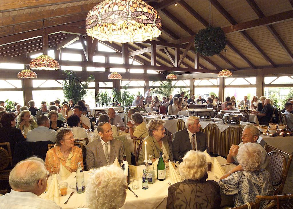 Raeuberschaenke Hotel Oederan Kültér fotó